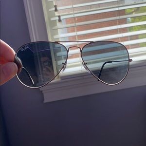 Women’s slightly worn black lens aviator Ray Bans